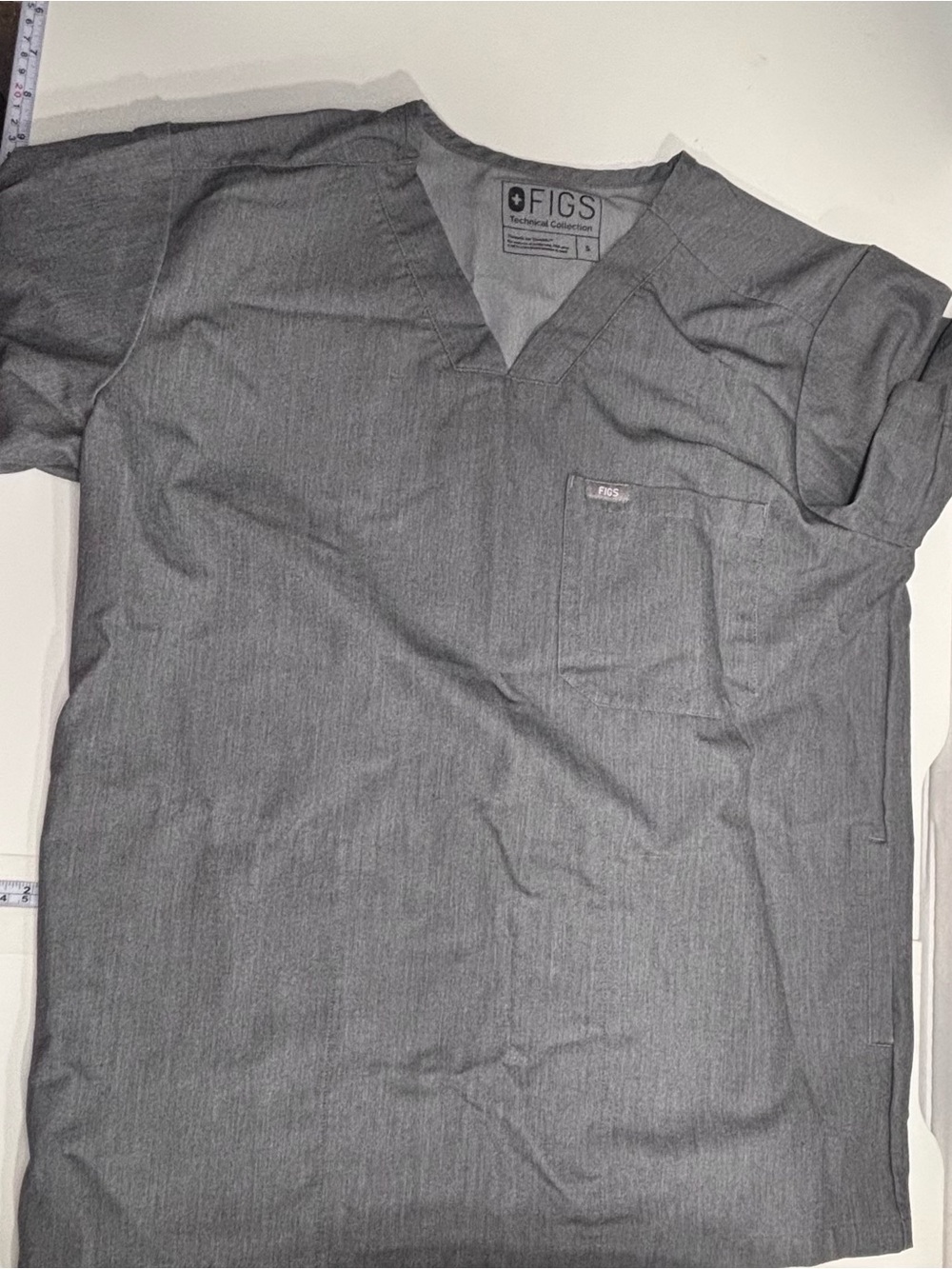 FIGS Chisec ⚡️ Three-Pocket MEN Scrub Top in Graphite size Small V-neck - Picture 8 of 10